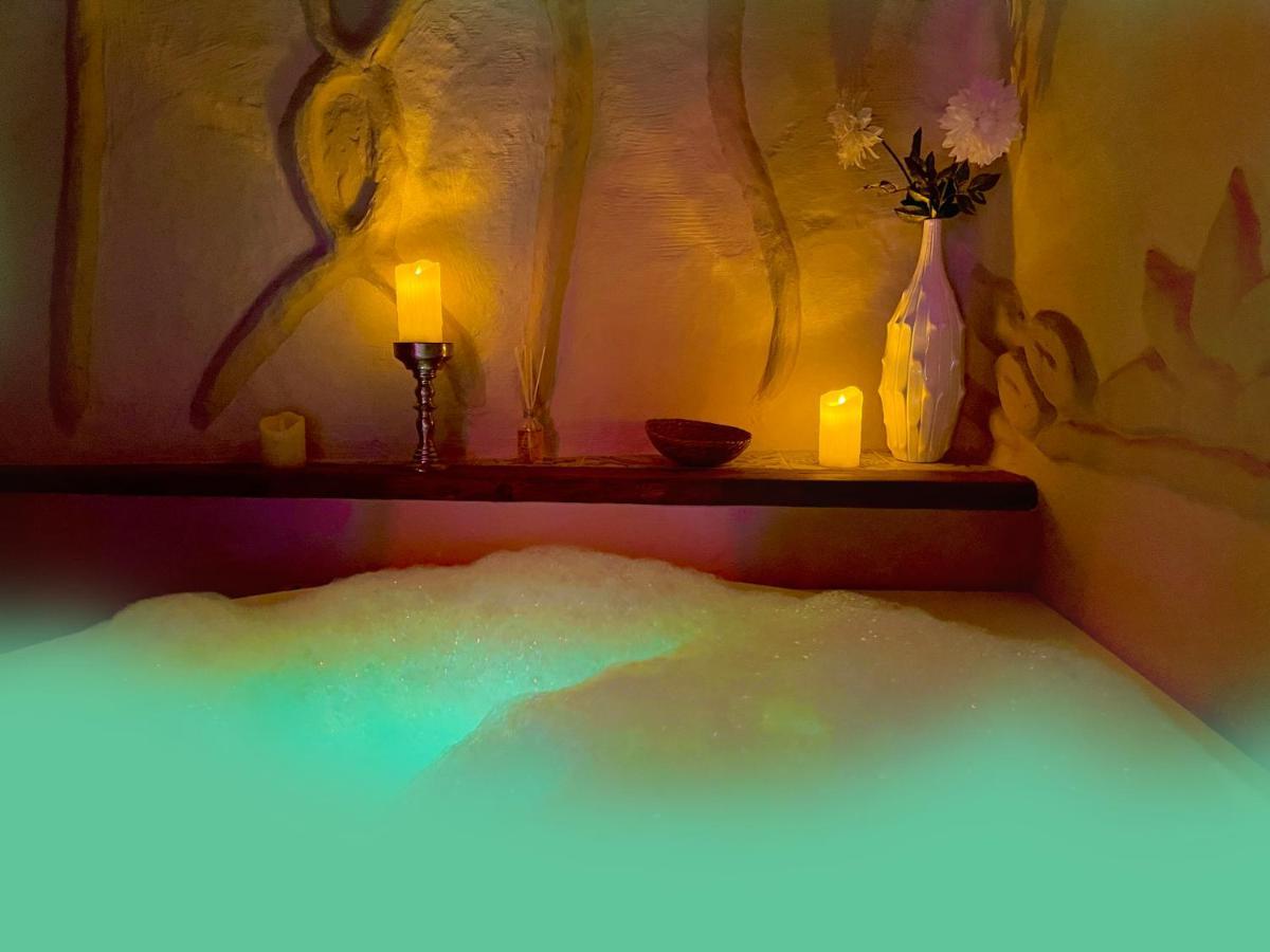 Casas Cueva El Castano Guest House ปัมปาเนย์รา ภายนอก รูปภาพ
