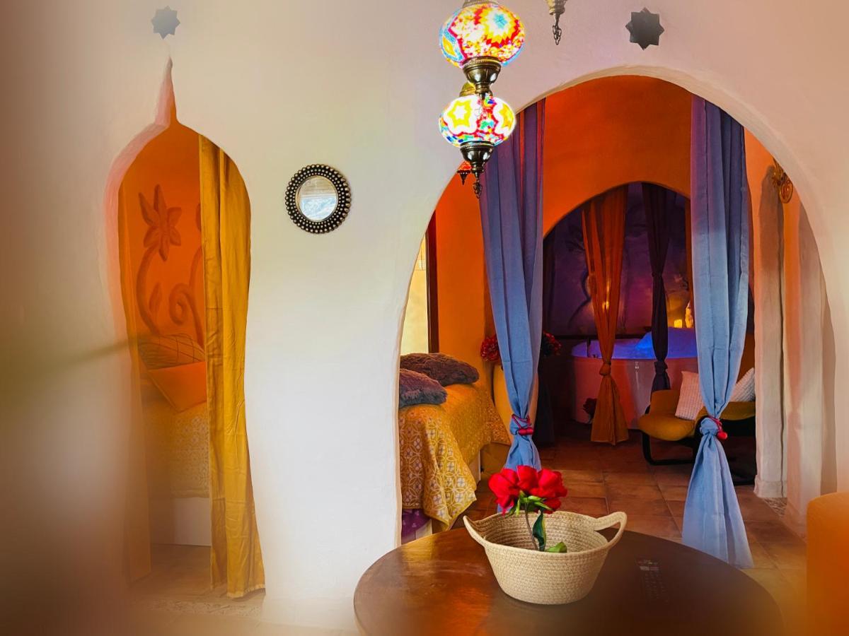 Casas Cueva El Castano Guest House ปัมปาเนย์รา ภายนอก รูปภาพ