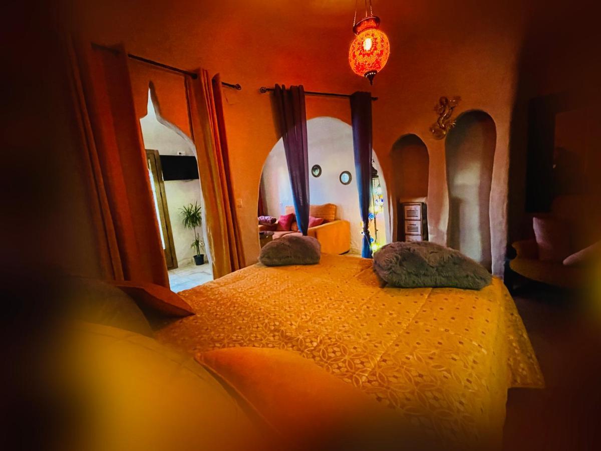 Casas Cueva El Castano Guest House ปัมปาเนย์รา ภายนอก รูปภาพ