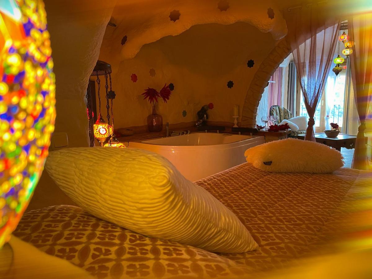 Casas Cueva El Castano Guest House ปัมปาเนย์รา ภายนอก รูปภาพ