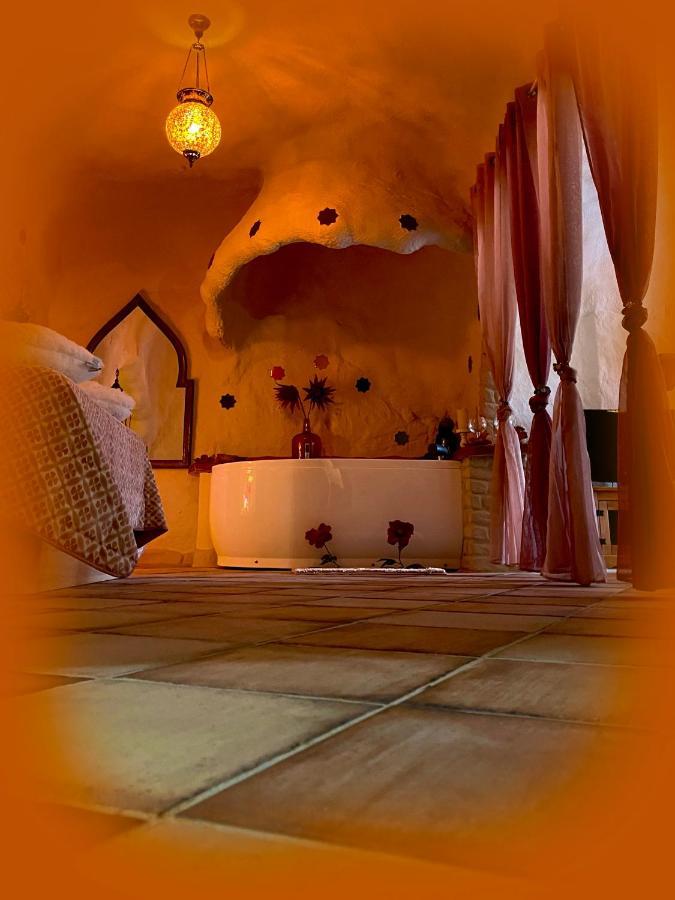 Casas Cueva El Castano Guest House ปัมปาเนย์รา ภายนอก รูปภาพ