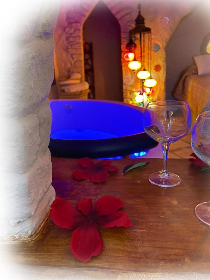 Casas Cueva El Castano Guest House ปัมปาเนย์รา ภายนอก รูปภาพ