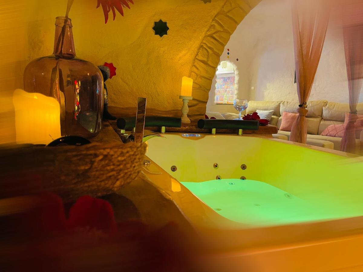 Casas Cueva El Castano Guest House ปัมปาเนย์รา ภายนอก รูปภาพ