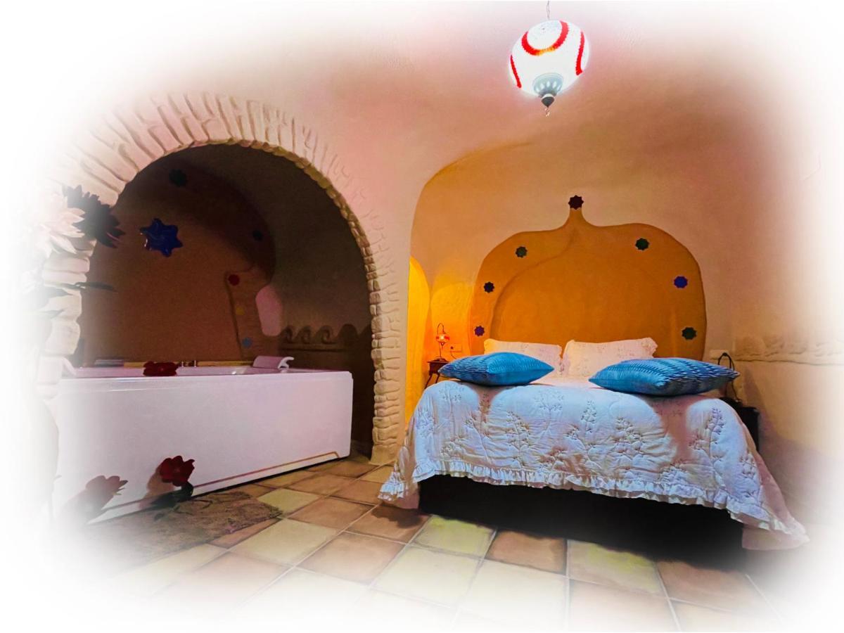 Casas Cueva El Castano Guest House ปัมปาเนย์รา ภายนอก รูปภาพ